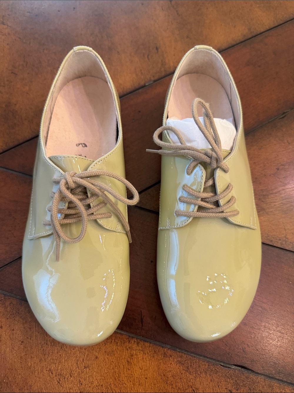 Birkenstock Patent Oxford Lace-Up Flats in Cloud Patent